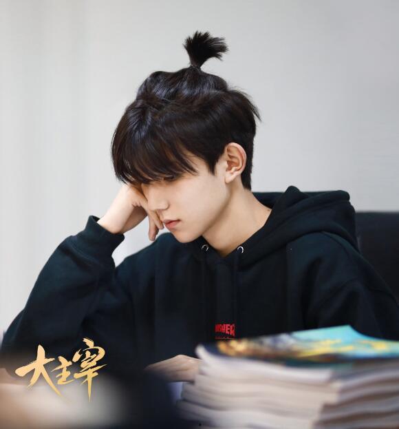 王源追光爆料视频,揭秘青春偶像的追梦历程  第3张